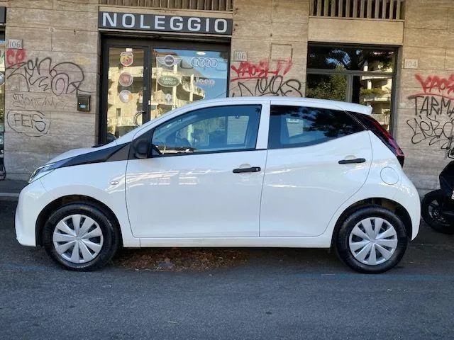 TOYOTA Aygo Connect 1.0 VVT-i 72 CV 5p. x-cool Image 3